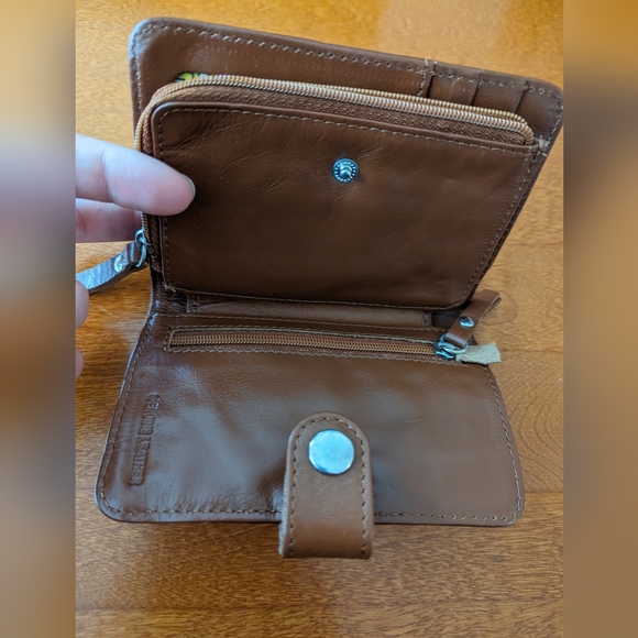 Brown wallet with floral print inside - Picture 2 of 5